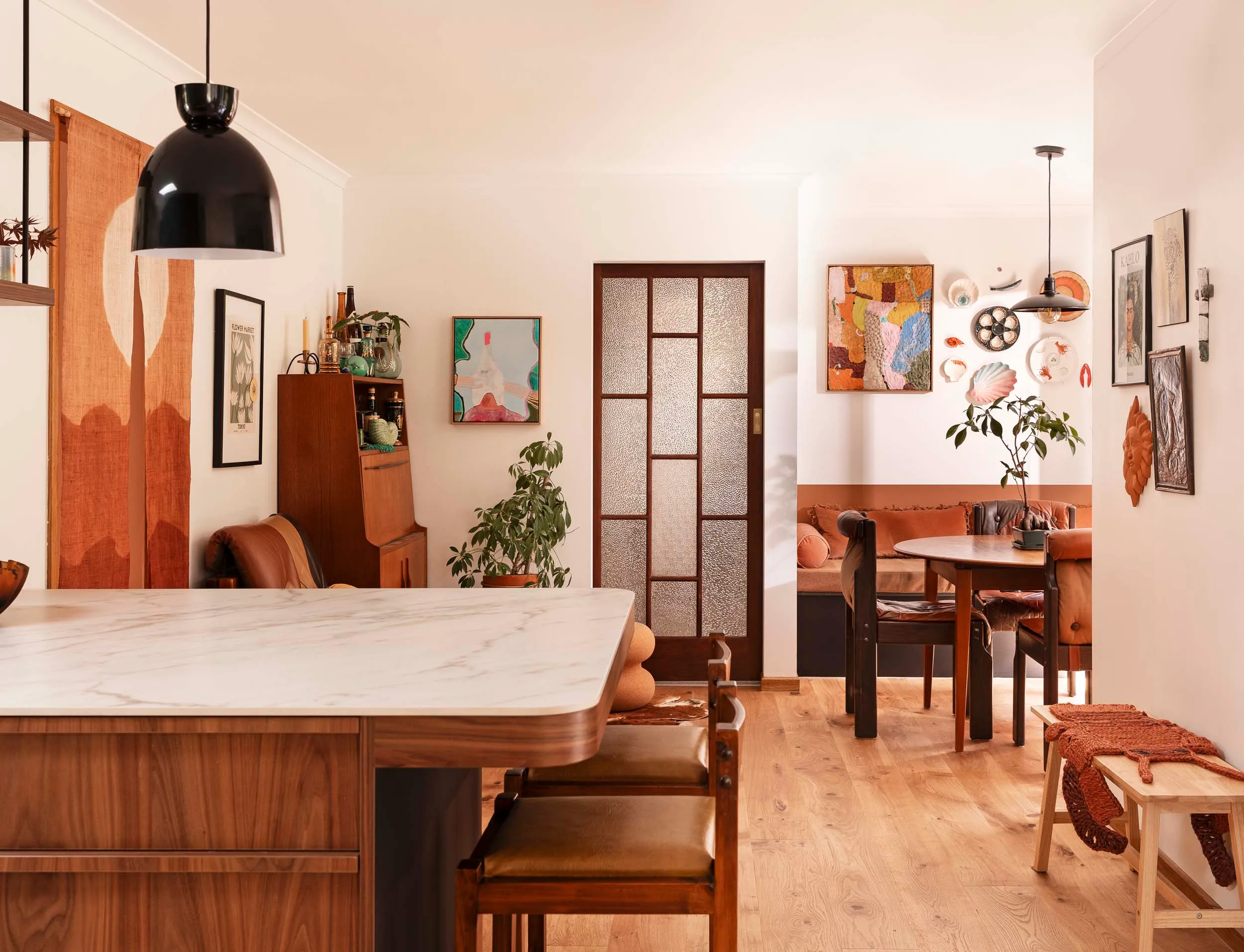 A peach coloured A Japanese-style dining room