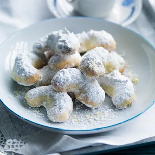Kourabiedes Greek biscuits