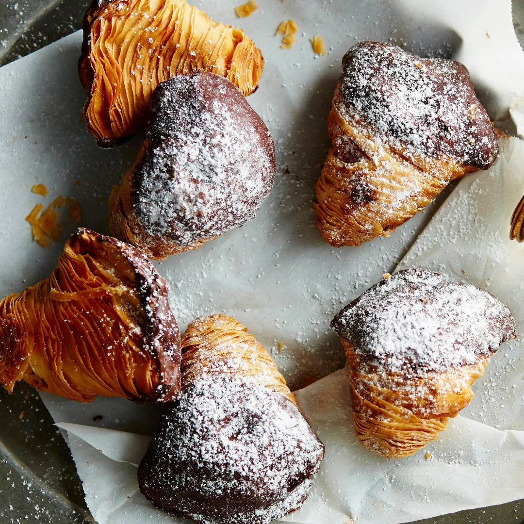Sfogliatelle with icing sugar and chocolate