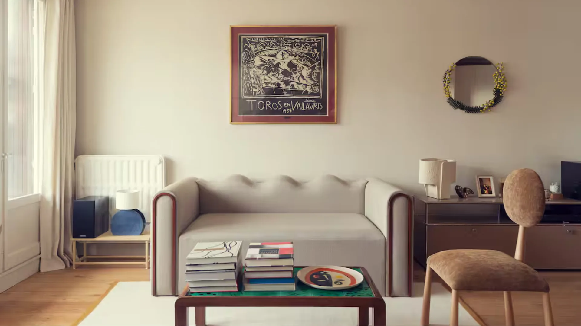The living room of the apartment near Parc des Butte-Chaumont