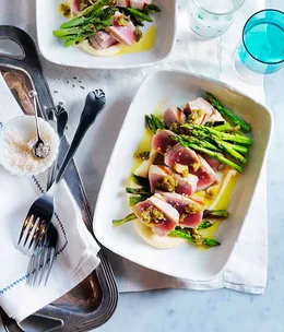 Char-grilled tuna with baby asparagus and jalapeño dressing