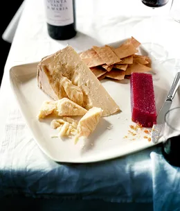 Bath Oliver crackers with cheddar and port