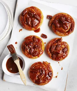 Pecan sticky buns