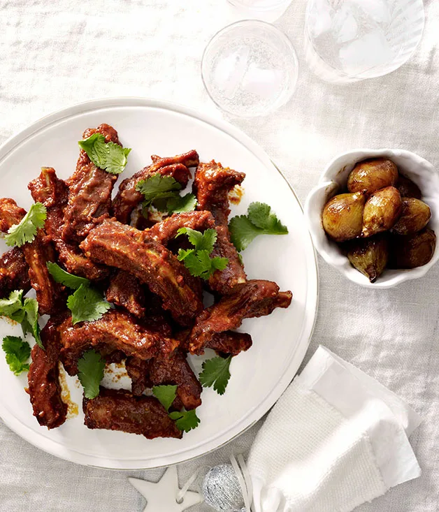 Chipotle-glazed pork ribs (costillas de cerdo al chipotle)