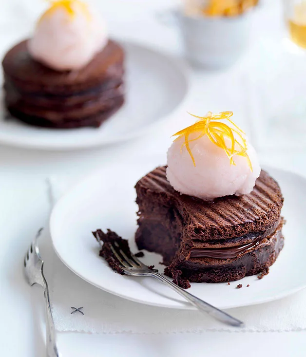 Chocolate gâteaux with grapefruit sorbet
