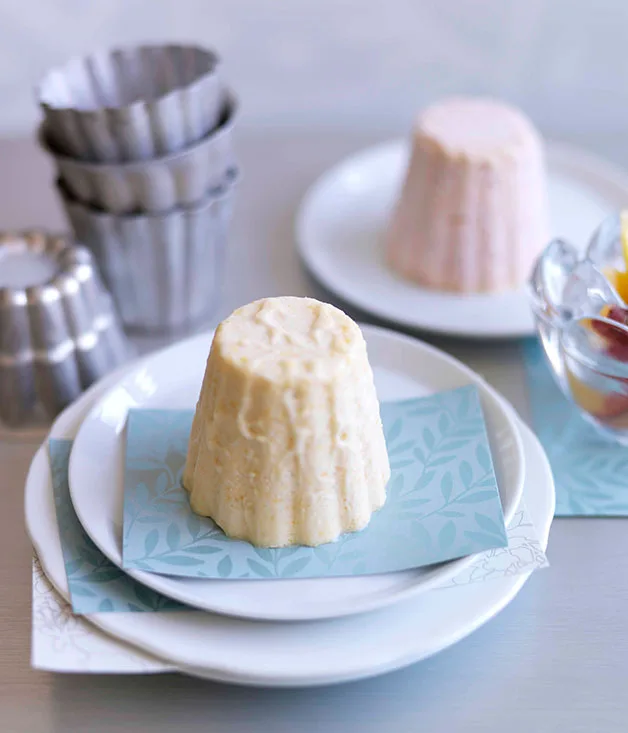 Honey peach and yoghurt parfait