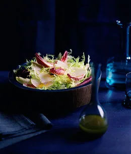 Ya li pear, pecorino and blonde leaf salad with Maury vinaigrette