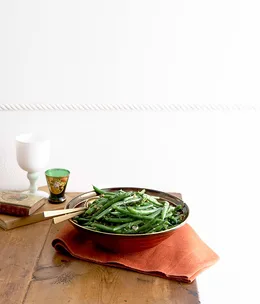 Green bean and walnut salad