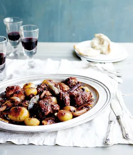 Rabbit casserole with baby onions (Kouneli stifatho)
