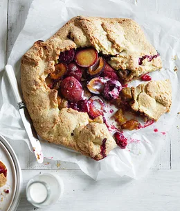 Plum crostata