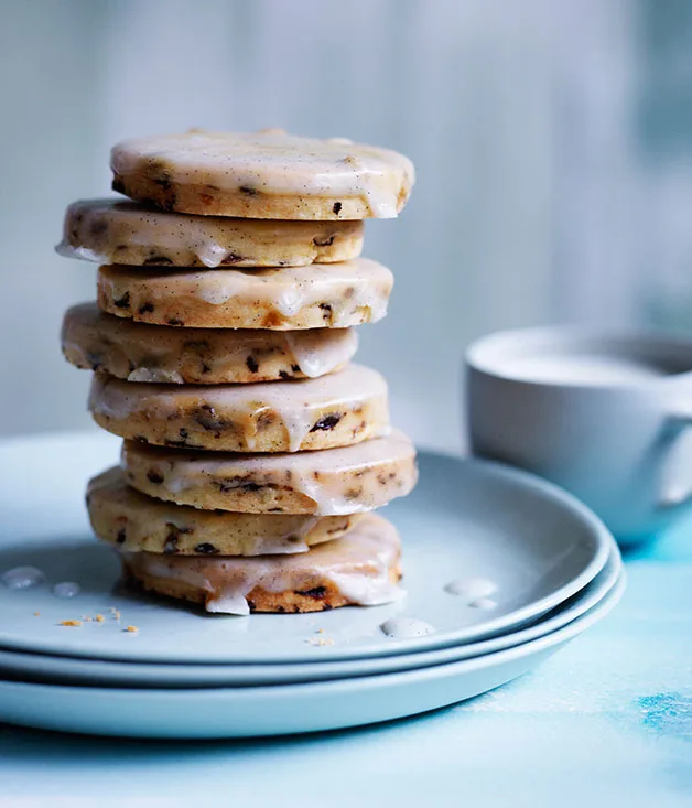 Currant and lemon shortbread with vanilla glaze