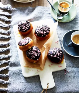 Rose cream doughnuts