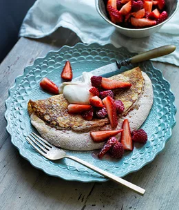 Berry soufflé crêpes with vanilla cream