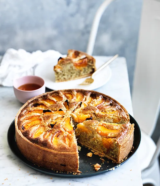 Apricot frangipane tart