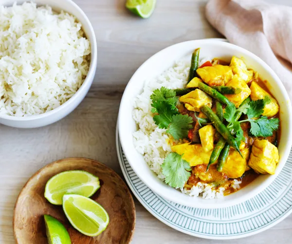 Snapper curry with green beans and coriander