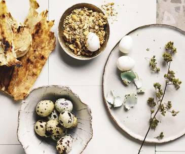 Dukkah with quail eggs and flatbread