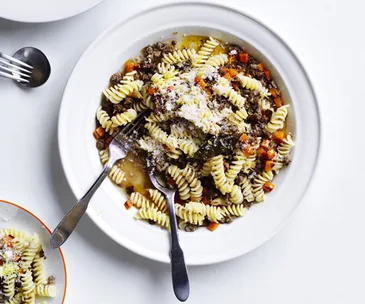 Fusilli with lamb ragu (Fusilli con ragu di agnello)