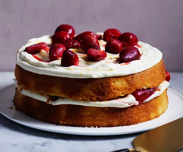 Pink grapefruit sponge with strawberries and sesame frosting