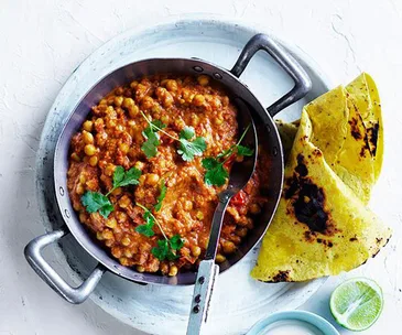 Chana masala with yoghurt and flatbread