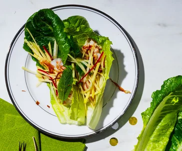 Scampi with green mango and fried shallots