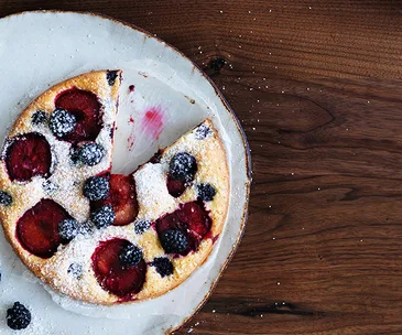 Plum and blackberry cake