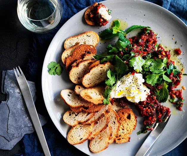 Steak tartare with smoked salsa