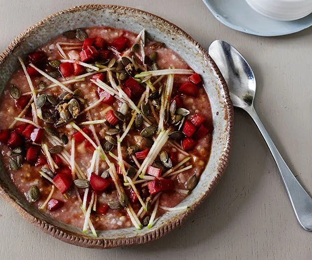 Five-grain porridge with rhubarb and apple