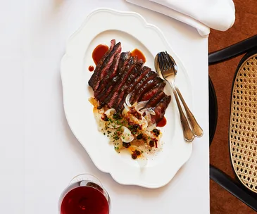 Barbecue beef with roasted onion, black bean and chilli