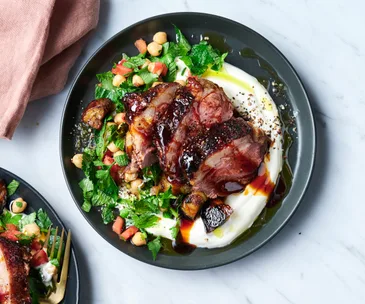 lamb-rump-dish-with-salad