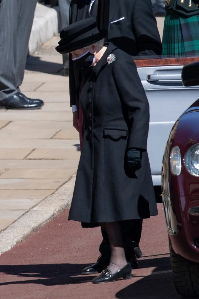 Queen brooch funeral