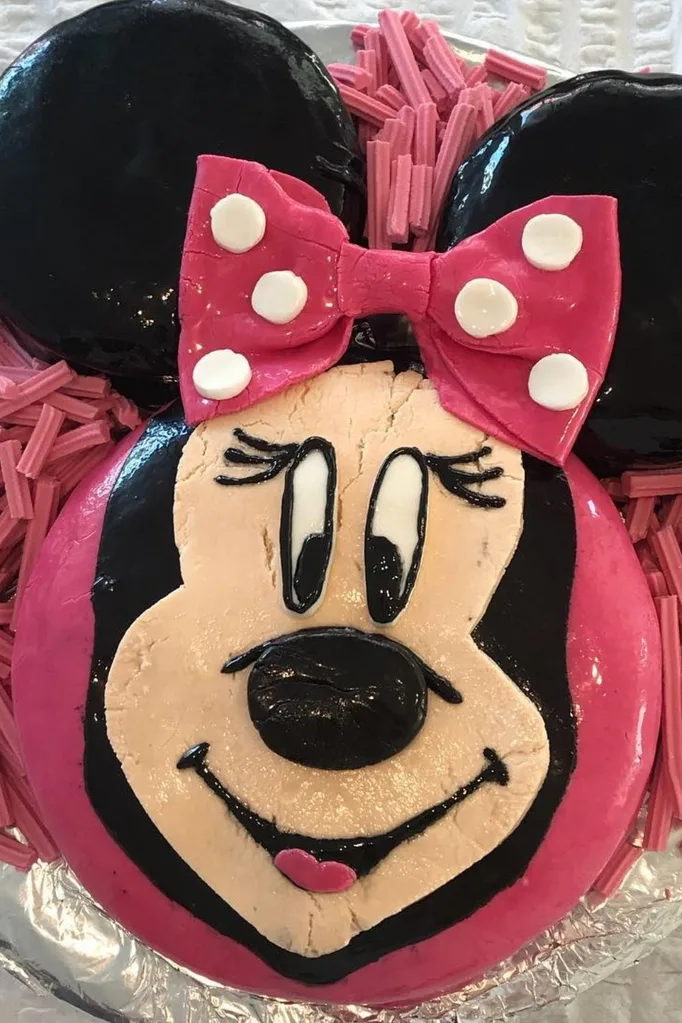 minnie mouse cake