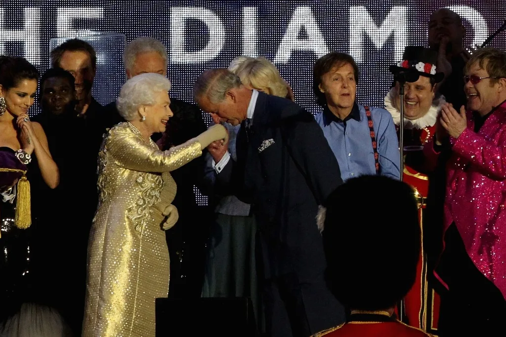 the-queen-charles-diamond-jubilee-gold-dress