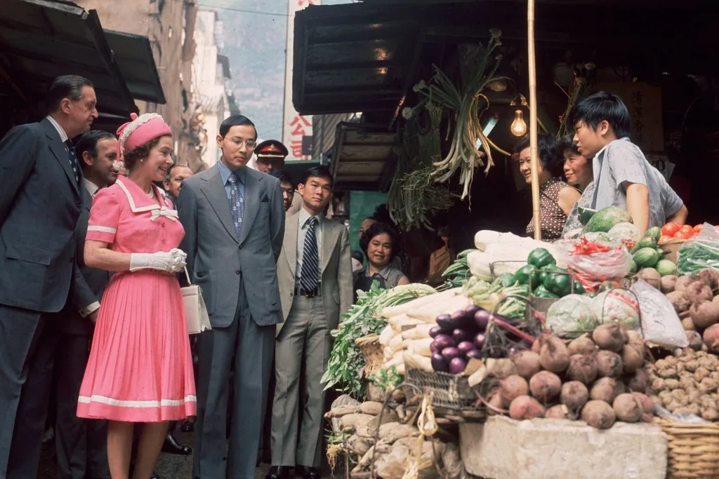 the-queen-hong-kong-street-market