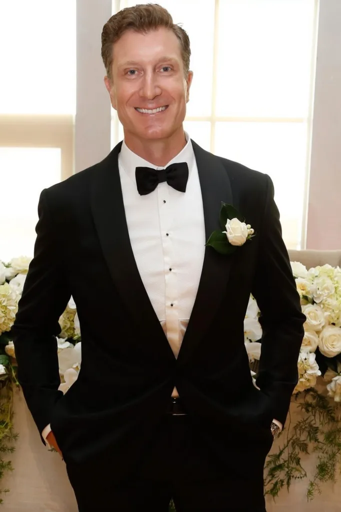 simon-pryce-red-wiggle-wedding-day