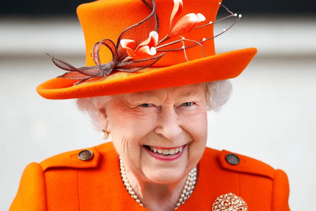 queen-elizabeth-orange-hat