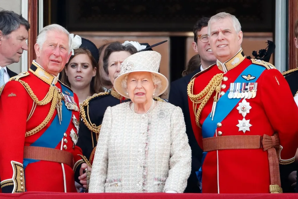 trooping-the-colour-2019-queen-charles-andrew-balcony