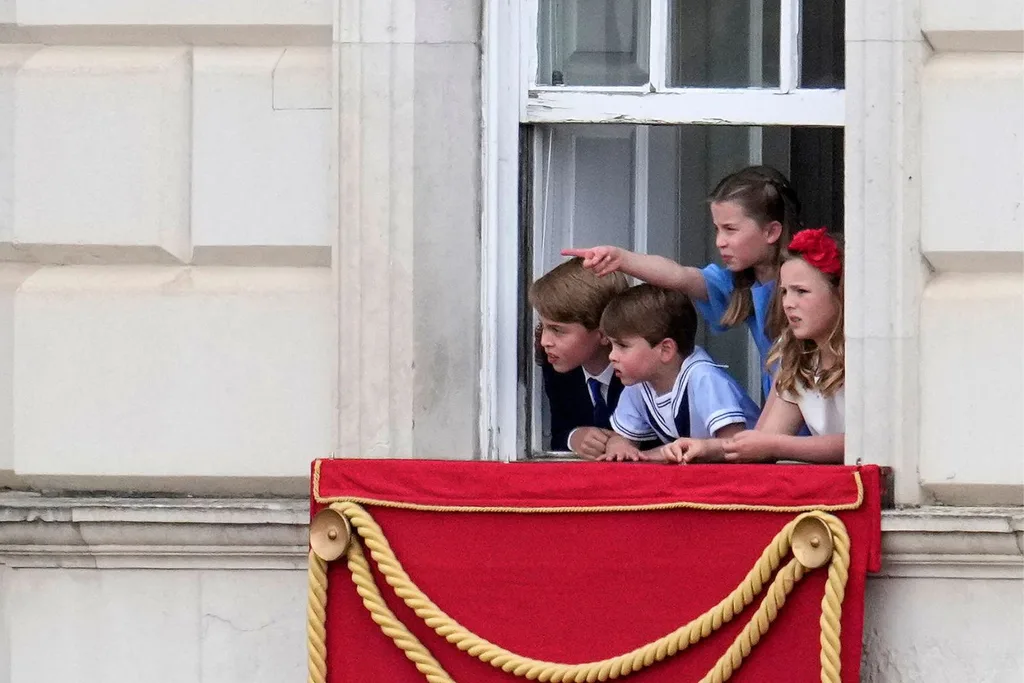 camrbidge-kids-trooping-the-colour-2022