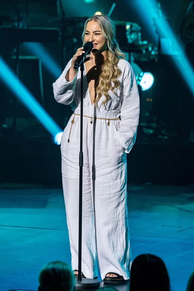 sara-houston-australian-idol