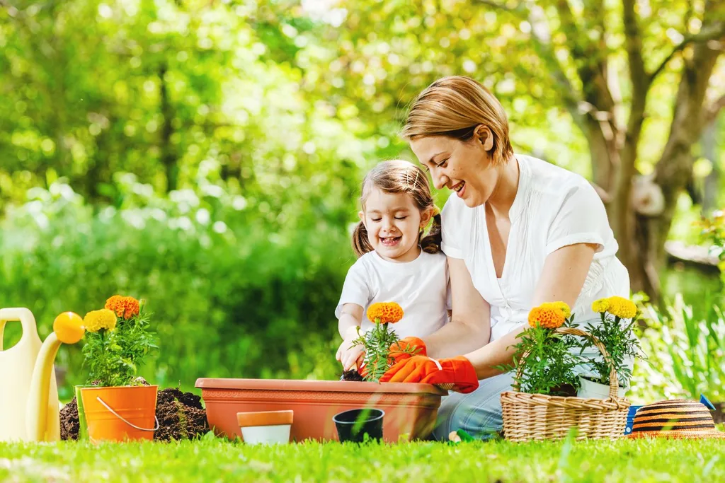 gardening-children-flower-mum