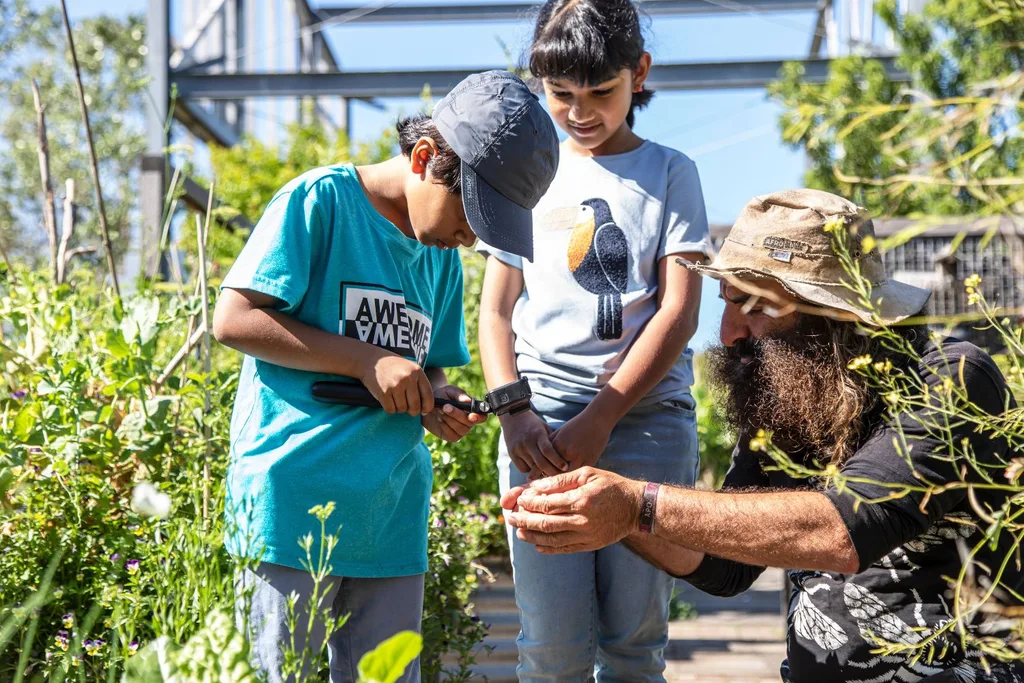 playing-plants-gardening-kids