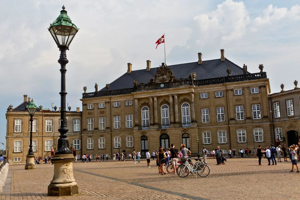 frederik-viiis-palace-at-amalienborg