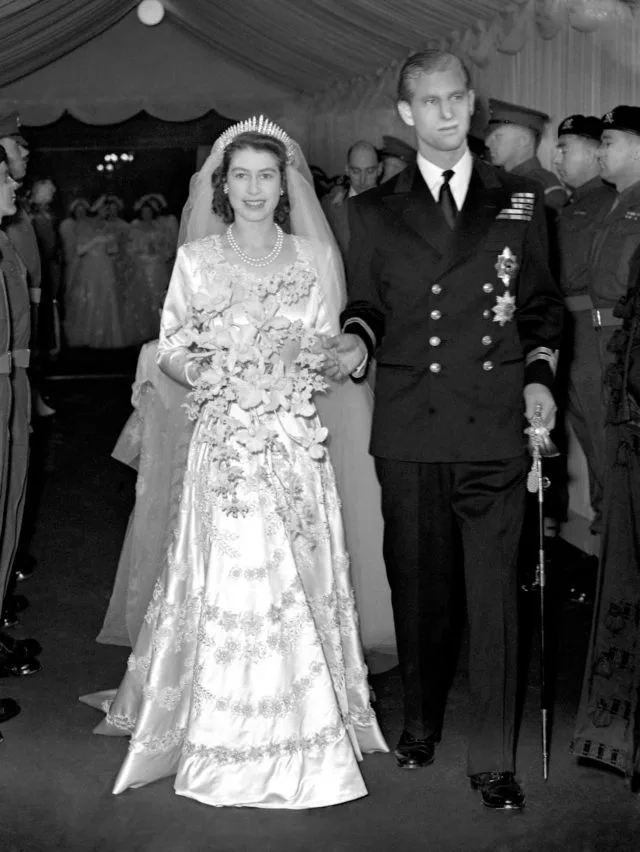 The Queen in her dress