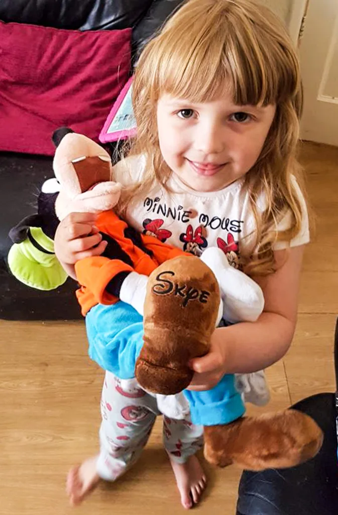 ‘Will I be pretty when my hair grows back?’ Little girl’s heartbreaking words