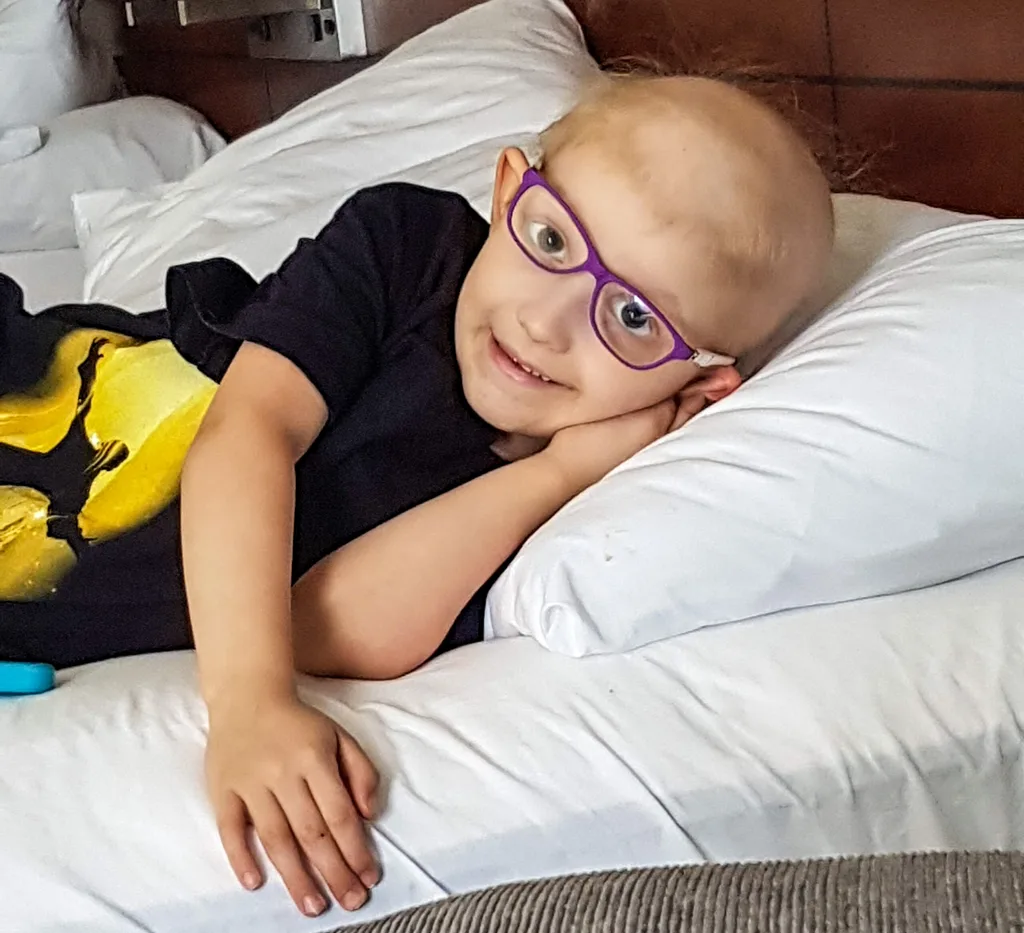‘Will I be pretty when my hair grows back?’ Little girl’s heartbreaking words