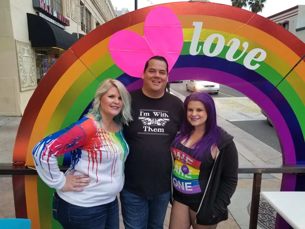 Two women and man in ‘thruple’ relationship reveal they’re expecting a baby!