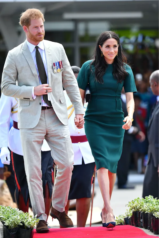 Meghan markle fashion wears green dress in nadi fiji with prince harry