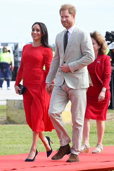 meghan markle outfit change wears white in tonga