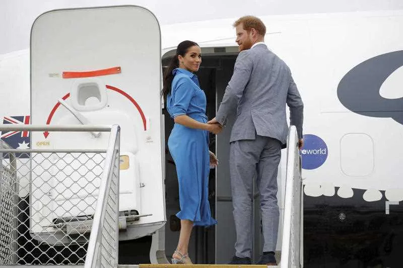 Prince harry Meghan markle fly back to australia
