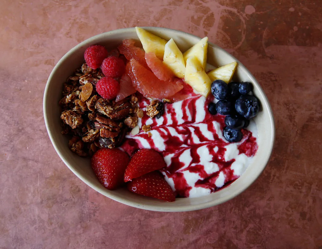 granola with fruit and yoghurt