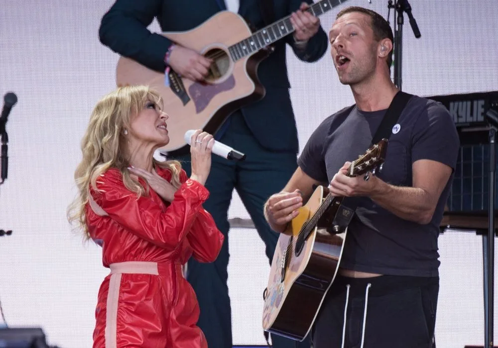 kylie chris martin glasto